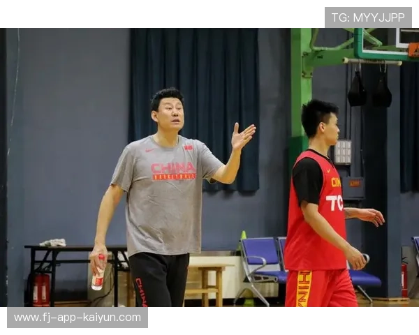 东北超抽签仪式现场，球队代表合影留念